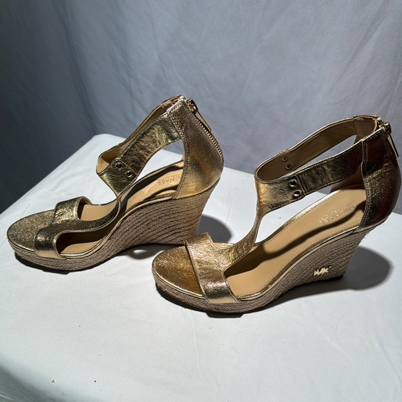 Michael Kors Gold High Heel Sandals with T-Strap - Picture 3 of 13